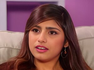 MIA KHALIFA - Interviewée en frottant une chatte arabe sans poils