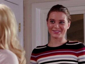 La babe lesbienne Lana Rhoades et Christie Stevens se font baiser