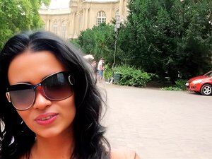 Deux énormes nichons Eurobabes se font convaincre d'avoir une session