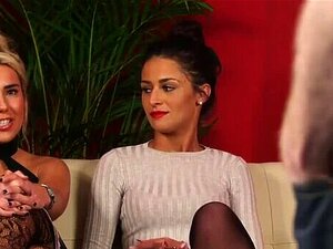 Salopes coquines regardent se branler