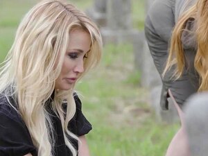 Jessica Drake et Jessie Lee - lesbienne - blonde - brune - léchage de