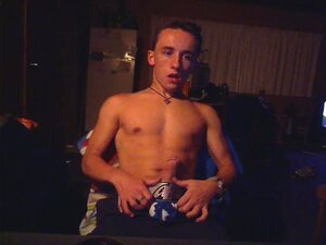 Je me branle à la maison pour mon mec sexy, les mecs adorent mater