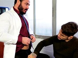 Sexe oral gay musclé et éjaculation