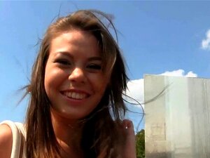 Le sexe de groupe récompense les salopes européennes avec joie. Une