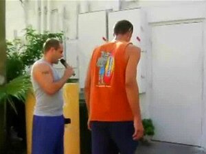 Découvrez comment une poule séduisante vous dévoile le vrai pouvoir