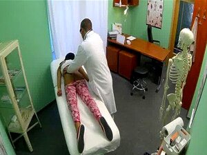 Une salope européenne amateur en chaleur suce un chibre