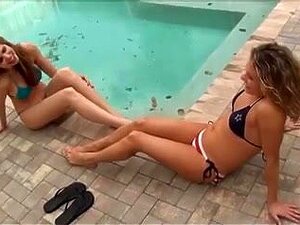 Pris en train de renifler des Flip Flops,
