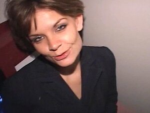 Le directeur de bureau suce des inconnus dans le gloryhole de Tampa !