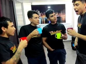 Vivez un plaisir ultime lorsque cet homme musclé et hétéro se