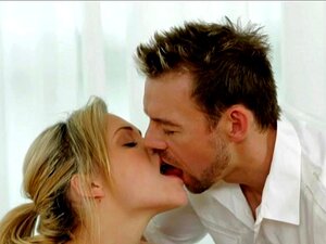 La blonde flexible Mia Malkova se fait baiser, la flexible Mia Malkova