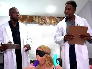 Chloe Cherry reste survit au sexe anal et au double pénétration avec