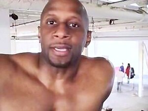 Anissa Kate se fait baiser en gang et double pénétrer