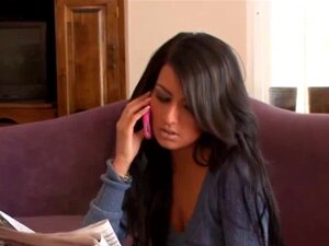 La secrétaire de Raven se fait baiser la gorge