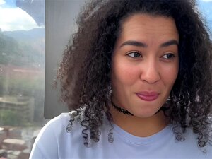 Joi English-une femme pervertie sort votre lait sur le métrocable