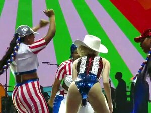 Miley Cyrus - Les temps forts du concert de Los Angeles 2014... Miley