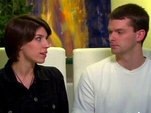 Couple mature arrive à la maison échangiste pour une orgie chaude.