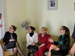 Réunion de pouvoir sous les douches dorées Partie 1