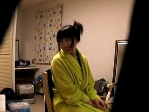 Le modèle japonais fou Yui Tanaka dans la scène la plus chaude du