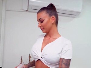 BANGBROS - La femme de ménage latine Susy Gala a les plus beaux gros