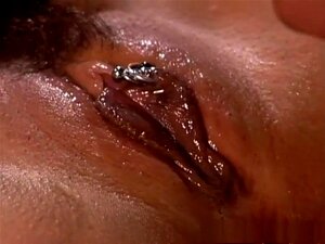 La pornstar exotique Felicia Fox dans un clip facial incroyable,