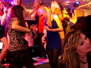 Vraie nana de fête européenne baisée brutalement