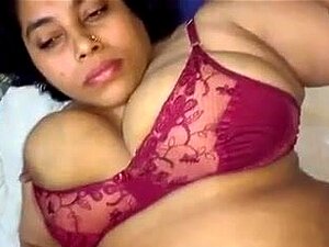 Femme indienne aux gros seins baisée durement