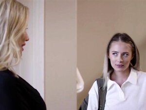 Kyler Quinn offre son cul au jouet d'un éducateur sexuel