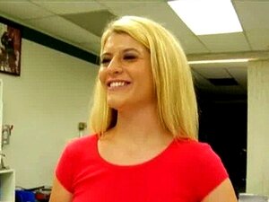 Nudité en public et sexe torride pour de l'argent 22