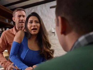 Le demi-frère Bangs The Bride-To-Be