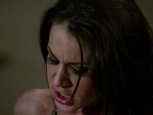 Courtney Cummz & Mckenzie Lee dans Cougar Street, Scène 5,