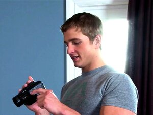Un mec hétéro baise un jock musclé après une pipe