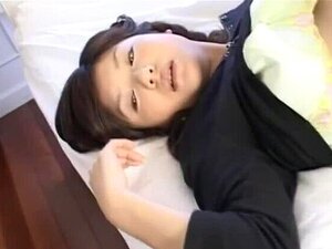 Vidéo hardcore non censurée de Momo Natsukawa avec avalage, scènes