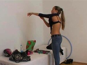 Modèle tchèque de 18 ans lors de son premier casting porno, Elle