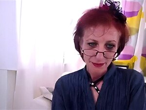 Mamie mince fait un strip-tease