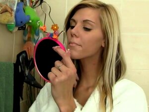 La pornstar exotique Sindy Vega dans une fabuleuse université, clip