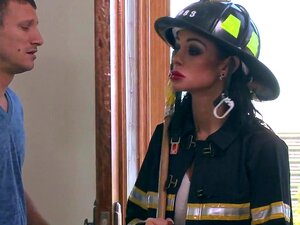 Shes Gonna Squirt : Putting Out The Fire, Un après-midi ensoleillé