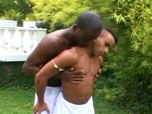 Baise anale gay noire, échange de sperme
