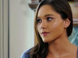 La MILF Brandi Love parle de la bombe Zoe Bloom dans une scène