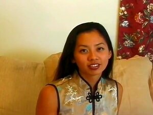 Une asiatique chaude bouffée et baisée durement, la beauté aux