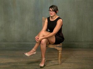 Une MILF chaude se fait baiser l'esprit avec des orgasmes