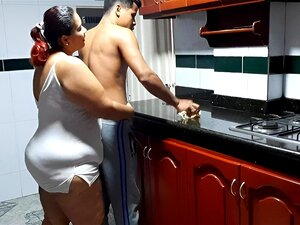 Je baise la délicieuse chatte de la pute de ma belle-mère