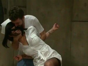 Brune bâillonnée, *** Noir était attachée et baisée jusqu'à