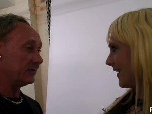 ben dovers studio salopes 2 - Scène 5