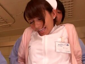 Modèle japonais exotique Tina Yuzuki dans Incredible Nurse / Naasu,