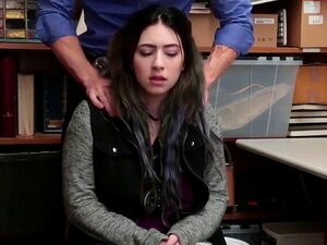 Voleuse amateur se fait gicler. Voleuse amateur se fait éjaculer