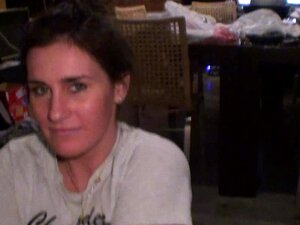 Petite amie utilisant un gros gode noir vidéo maison privée