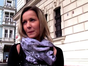 Une euro bien foutue se fait baiser en plein air pour de l'argent