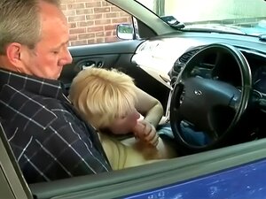 Une échangiste Dogging a partagé son corps avec des inconnus