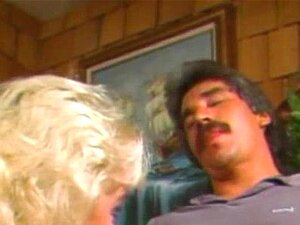 Bunny Bleu - Scandale de sexe rétro avec chatte poilue