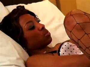 Roxy Reynolds se fait baiser fort dans un casting à l'hôtel